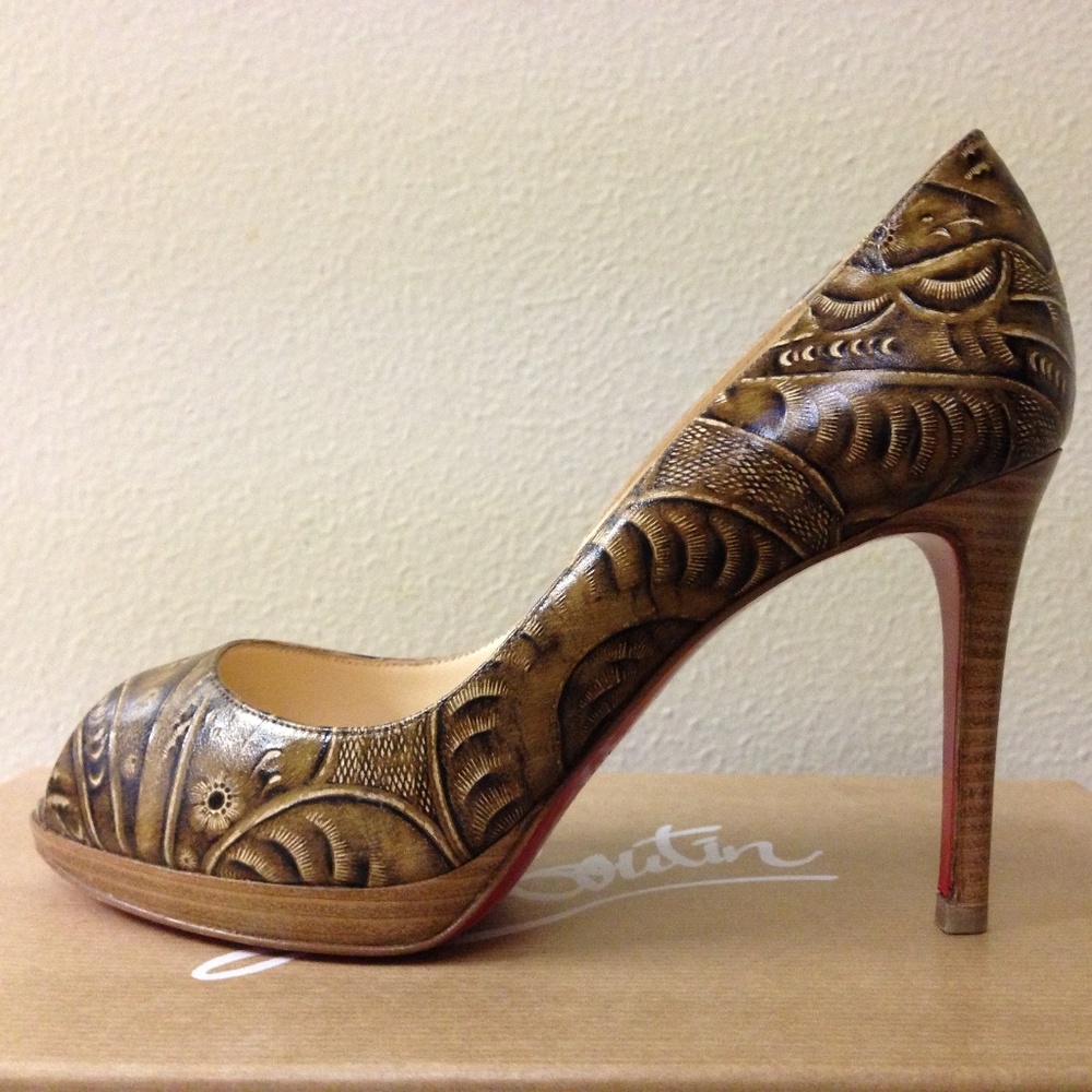 NIB Christian Louboutin Santafe Yolanda Pump,35.5